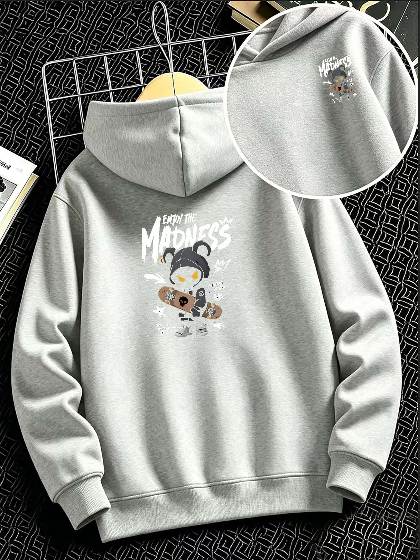ボーイズファッションフーディー：スケートボードを持った漫画の - Anime Merch Hoodie のレビューと価格