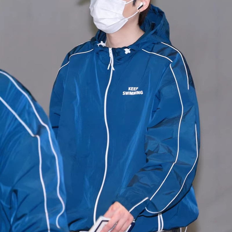 Kpop キープスイミングプリントジッパーブルーフード付きウ - Windbreaker Anime Merchandise のレビューと価格